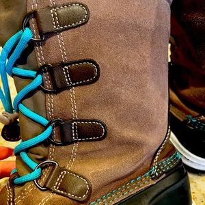 Warm insulated kids snow boots worn once